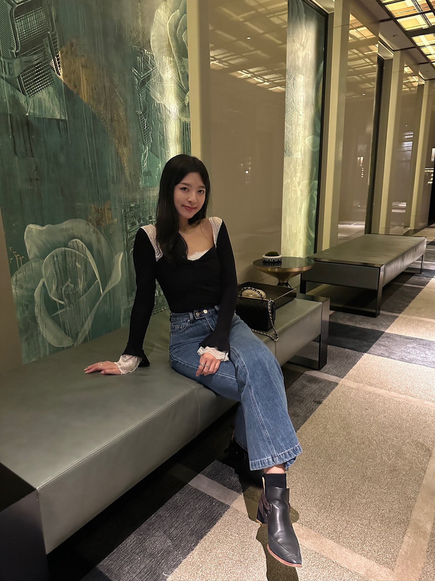 Black Long-Sleeves Top With Lace