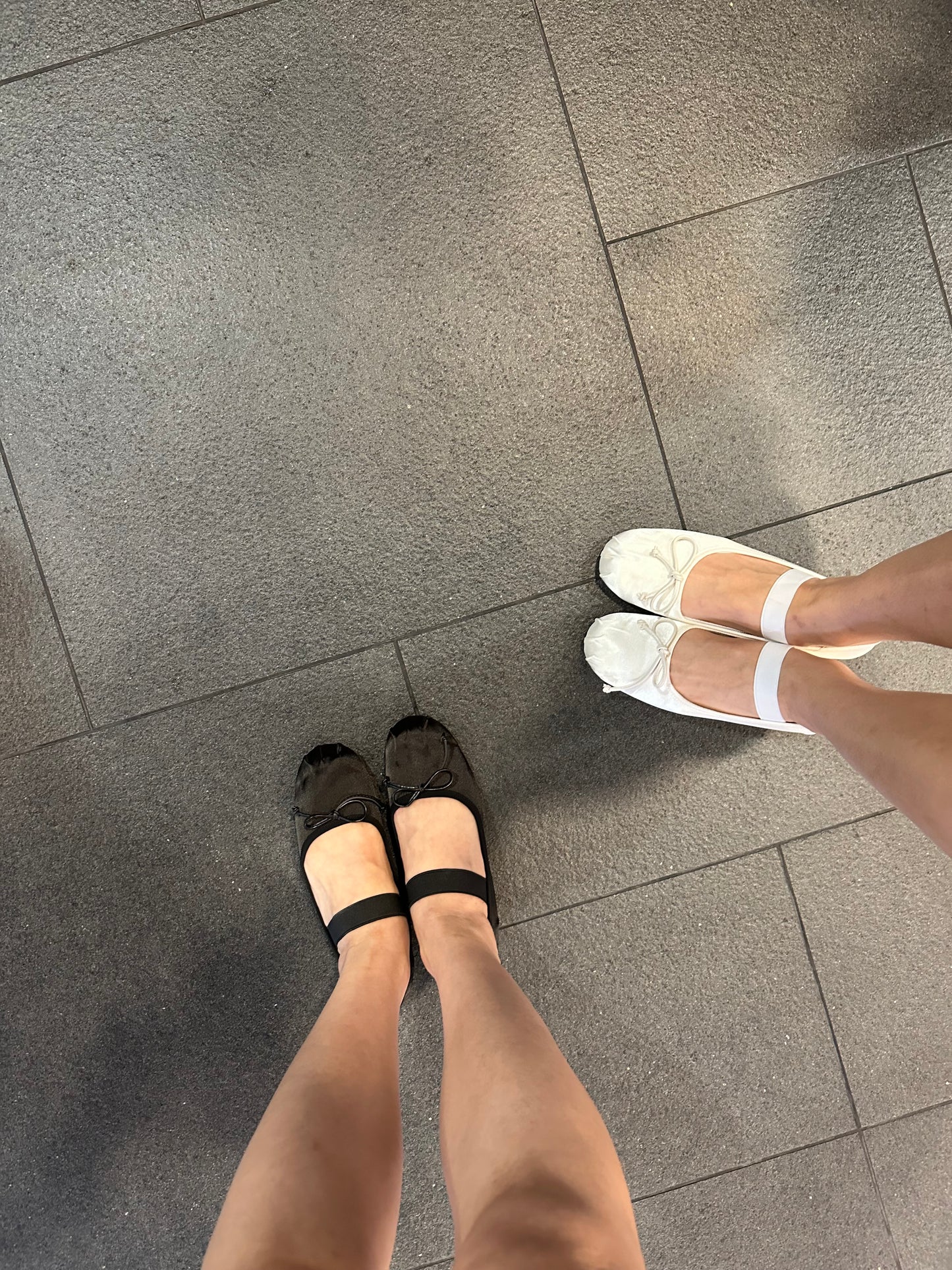 SE9 Rounded-toe Ribbon Silk Ballet