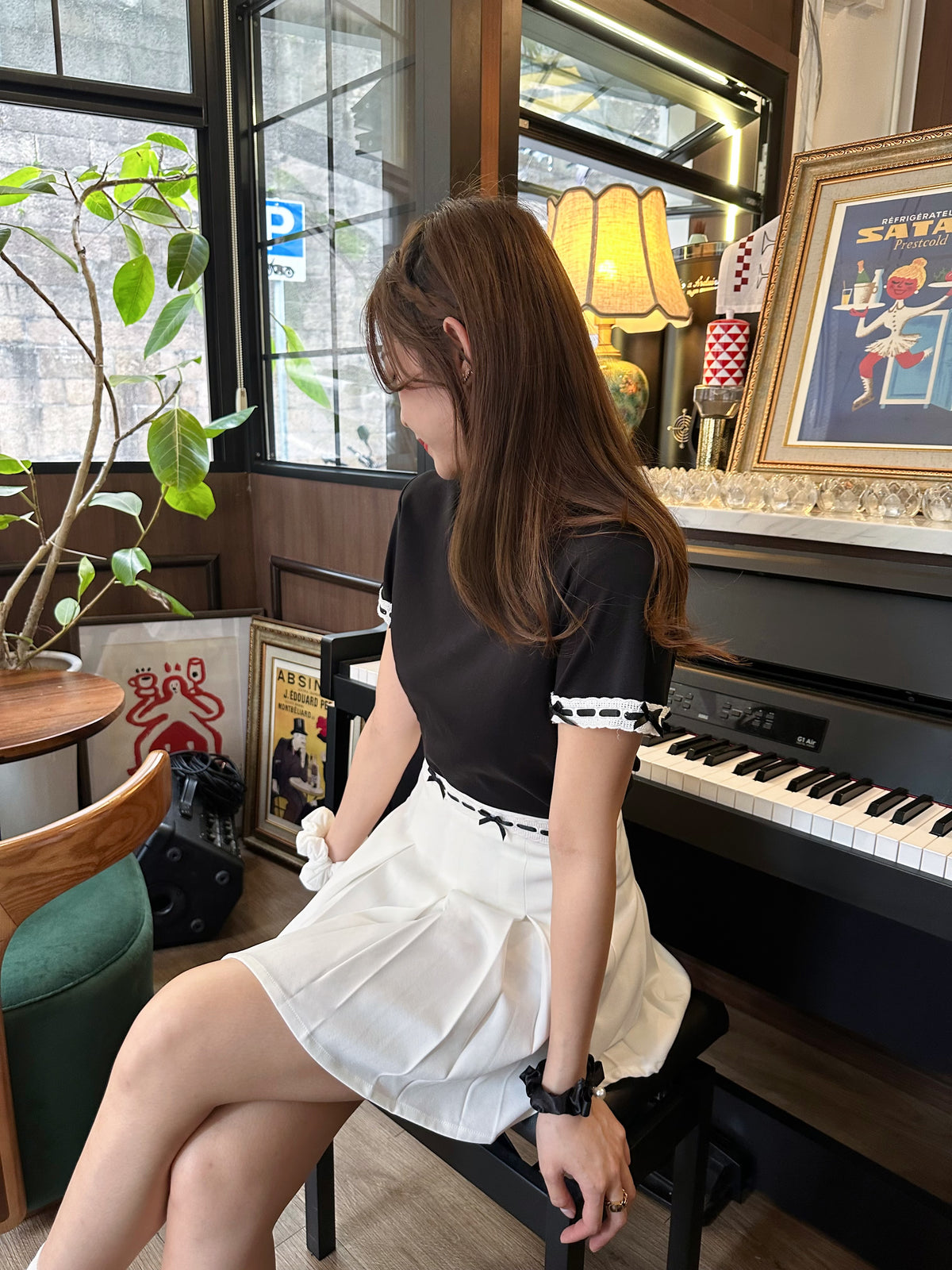 Patchy - White pleated Mini Skirt with Lace Trim Bow Strap