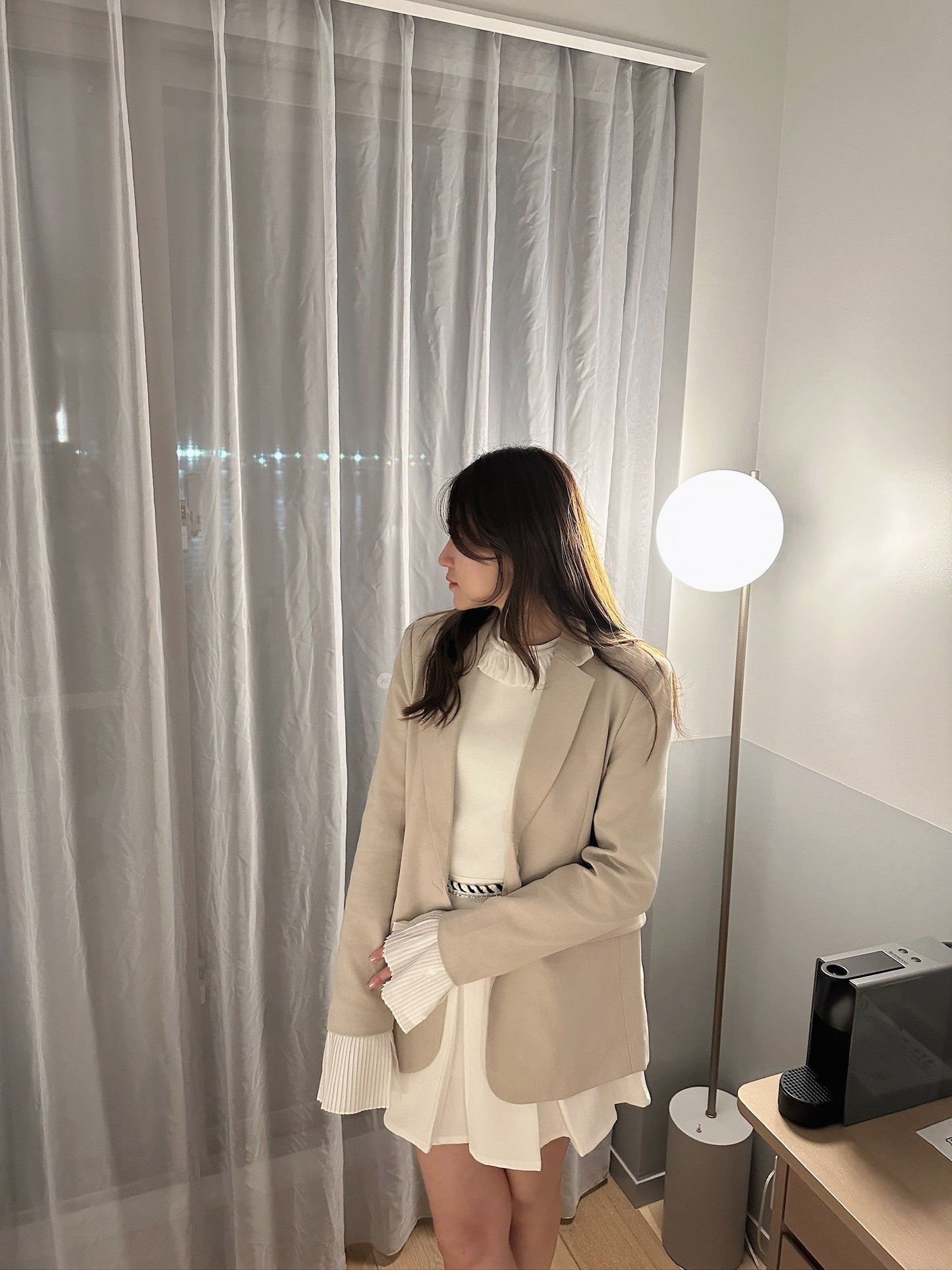 Patchy - White Long-sleeve T-shirt with White Velvet Collar