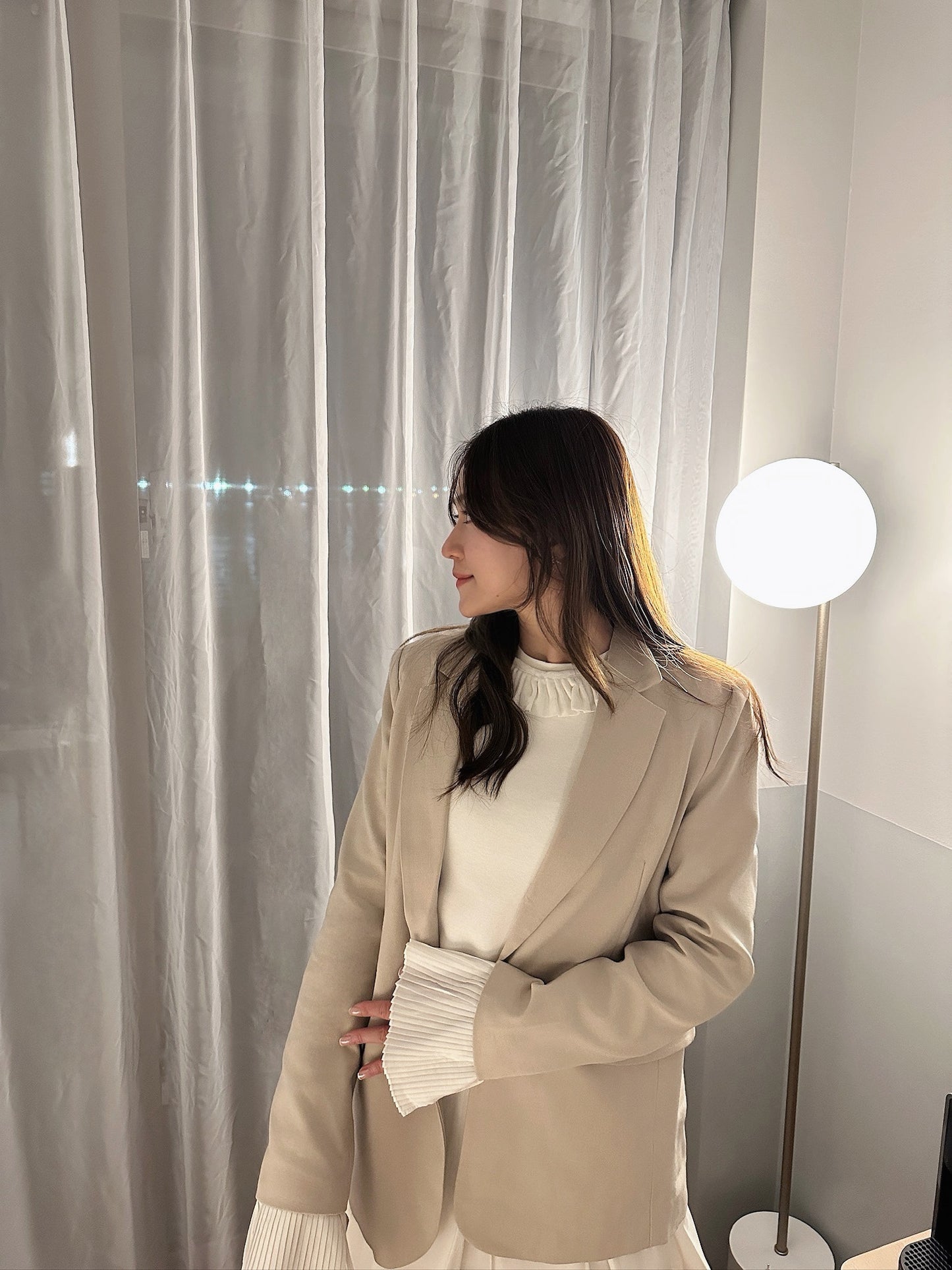 Patchy - White Long-sleeve T-shirt with White Velvet Collar