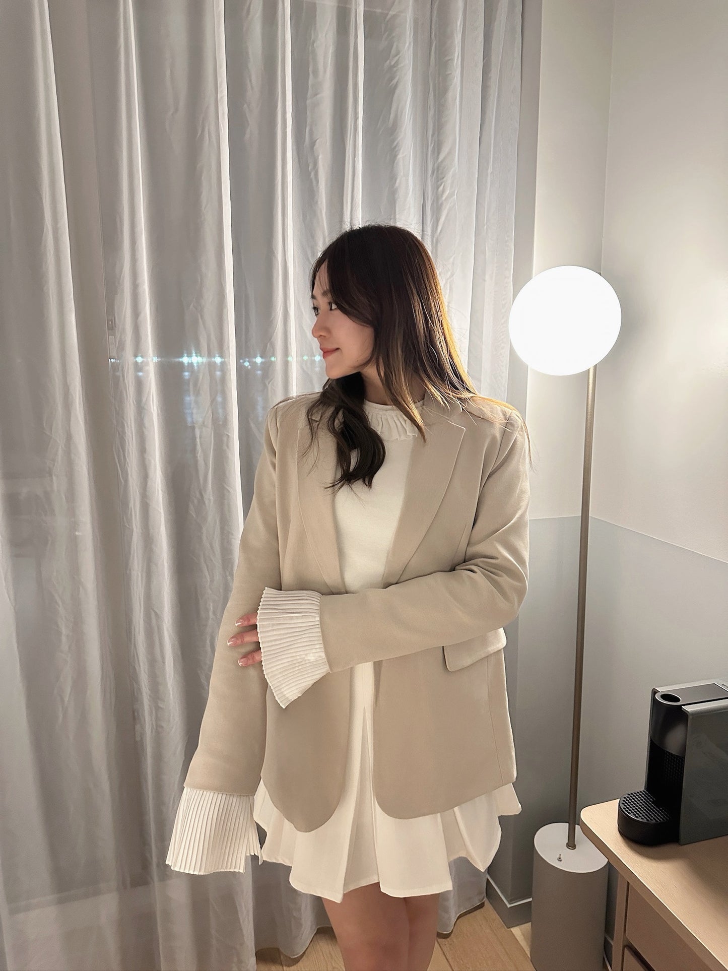 Patchy - White Long-sleeve T-shirt with White Velvet Collar